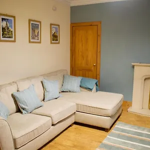 Newly Refurbed With Free Parking Apartment