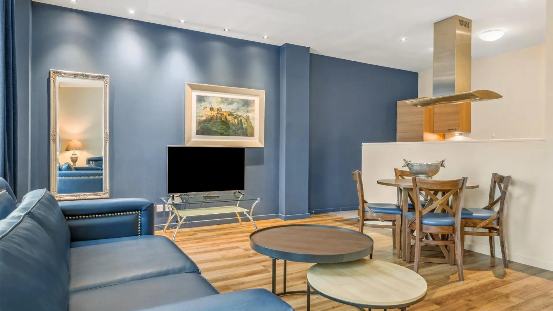 Princes Street Suites Edinburgh 4*,