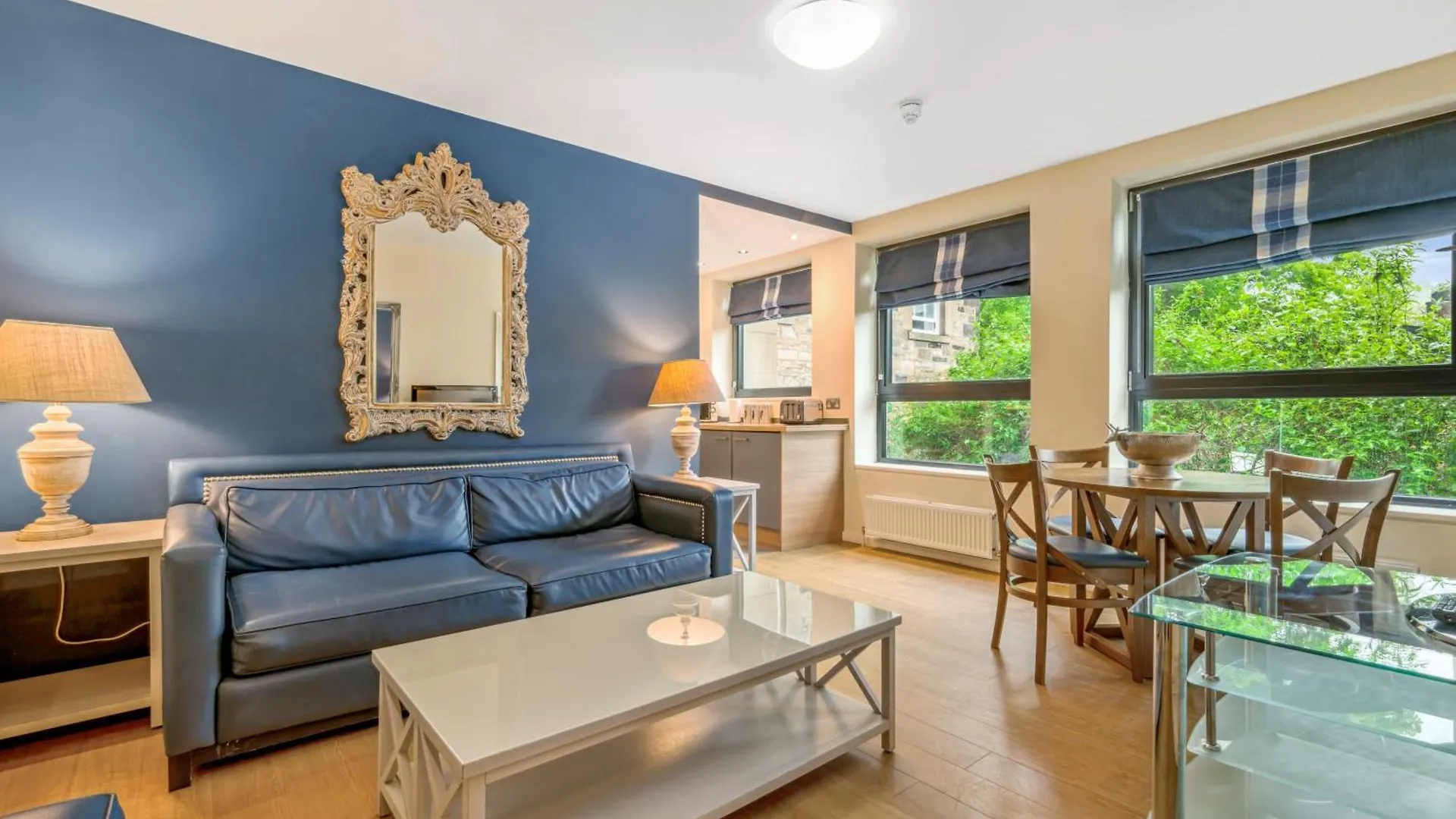 Princes Street Suites Эдинбург