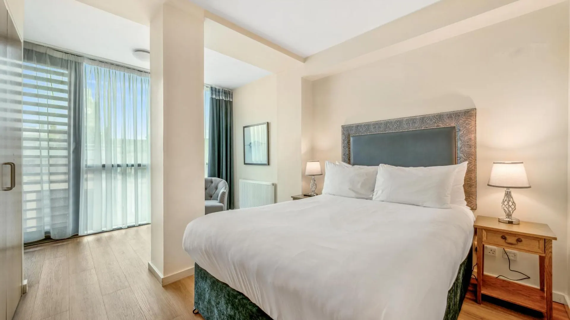 Апарт-отель Princes Street Suites Эдинбург