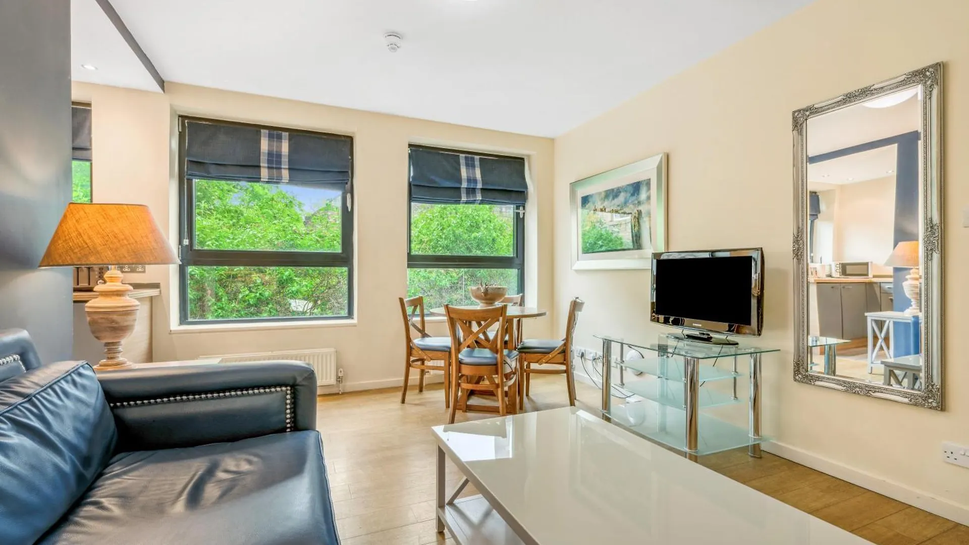 Princes Street Suites Эдинбург 4*,