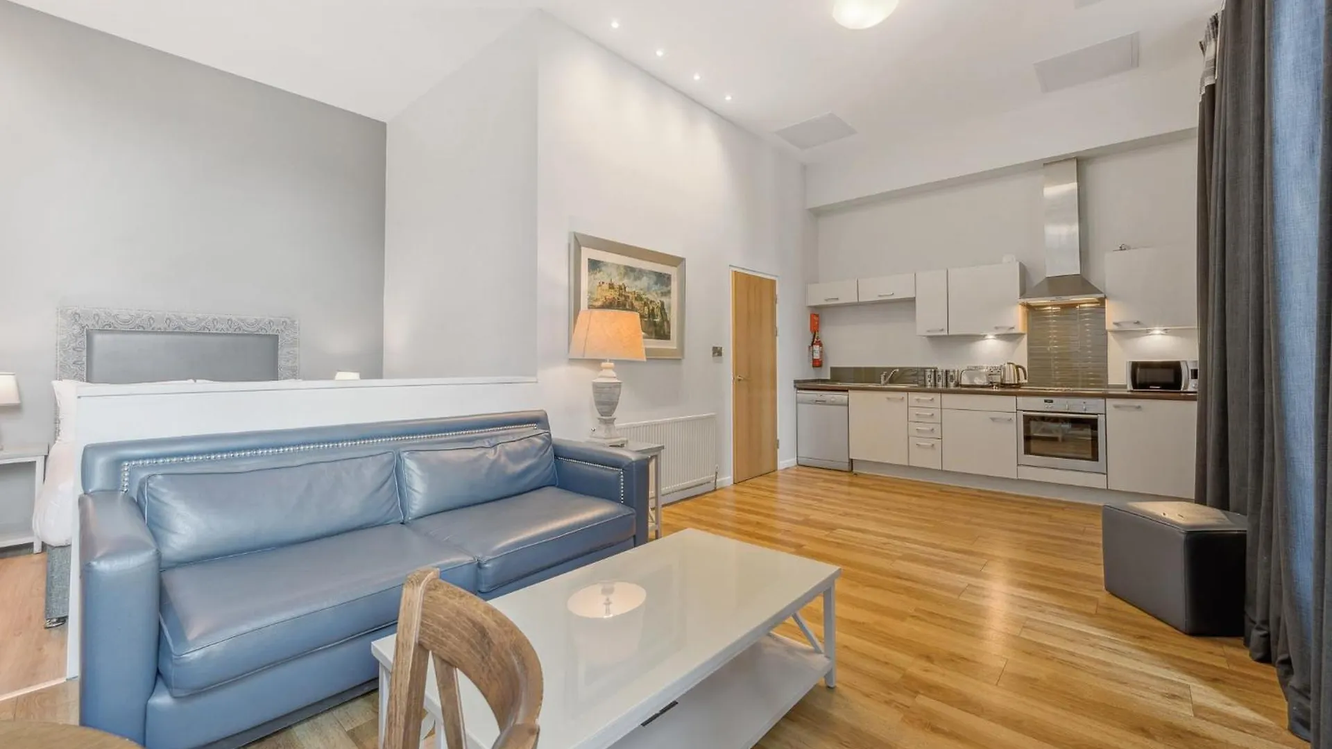 Princes Street Suites Edinburgh Aparthotel