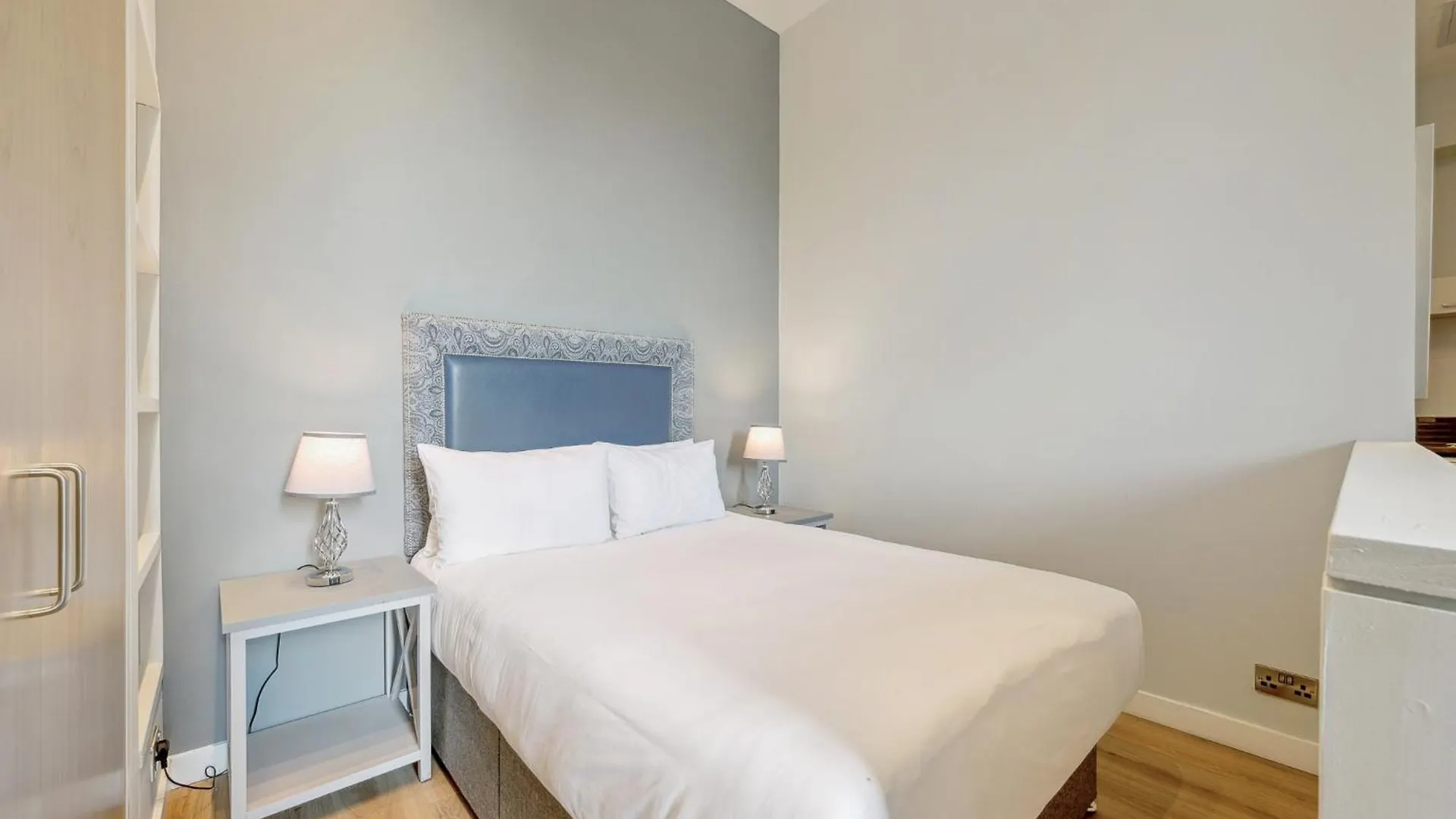 Апарт-отель Princes Street Suites Эдинбург
