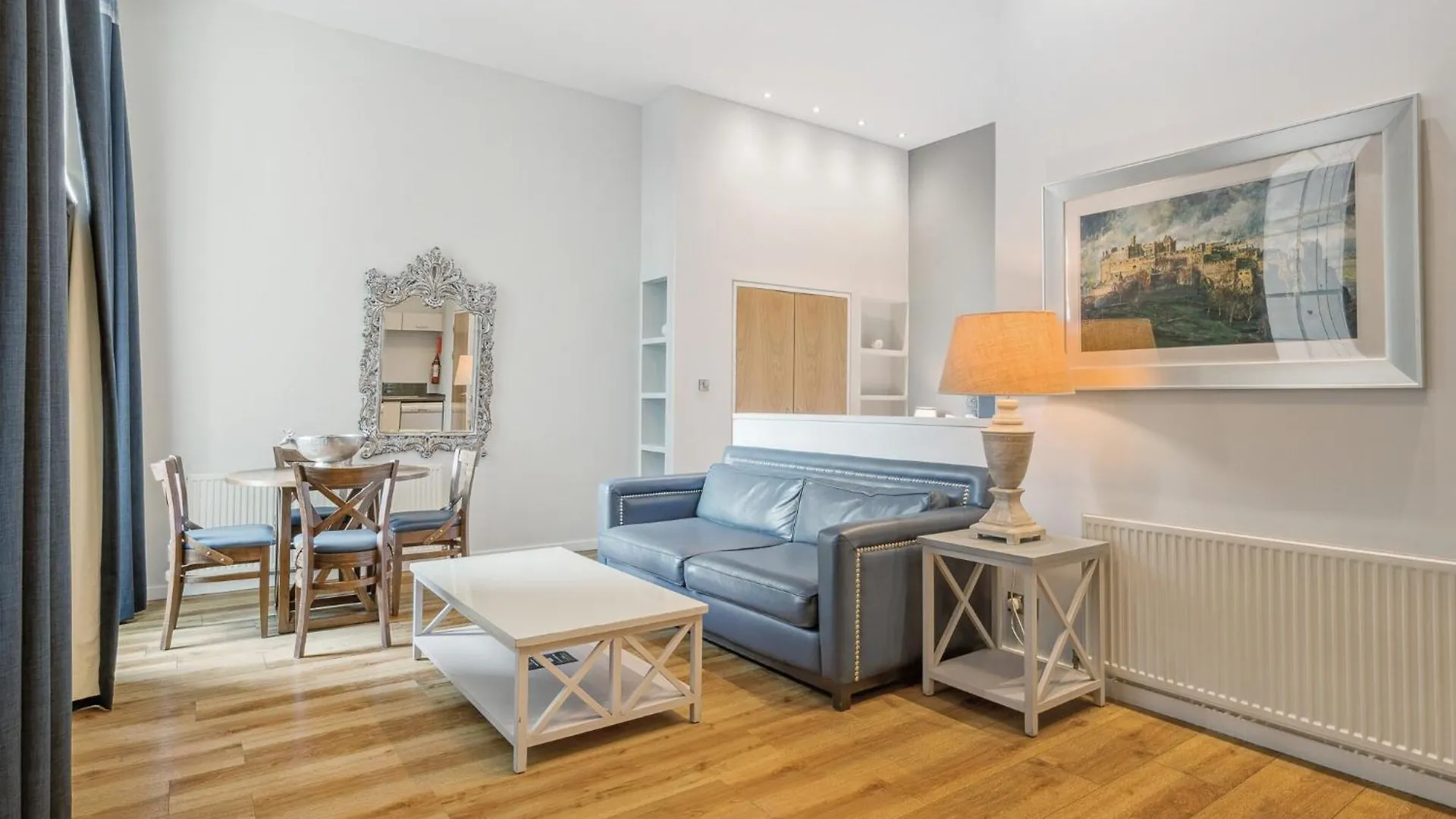 Princes Street Suites Эдинбург 4*,