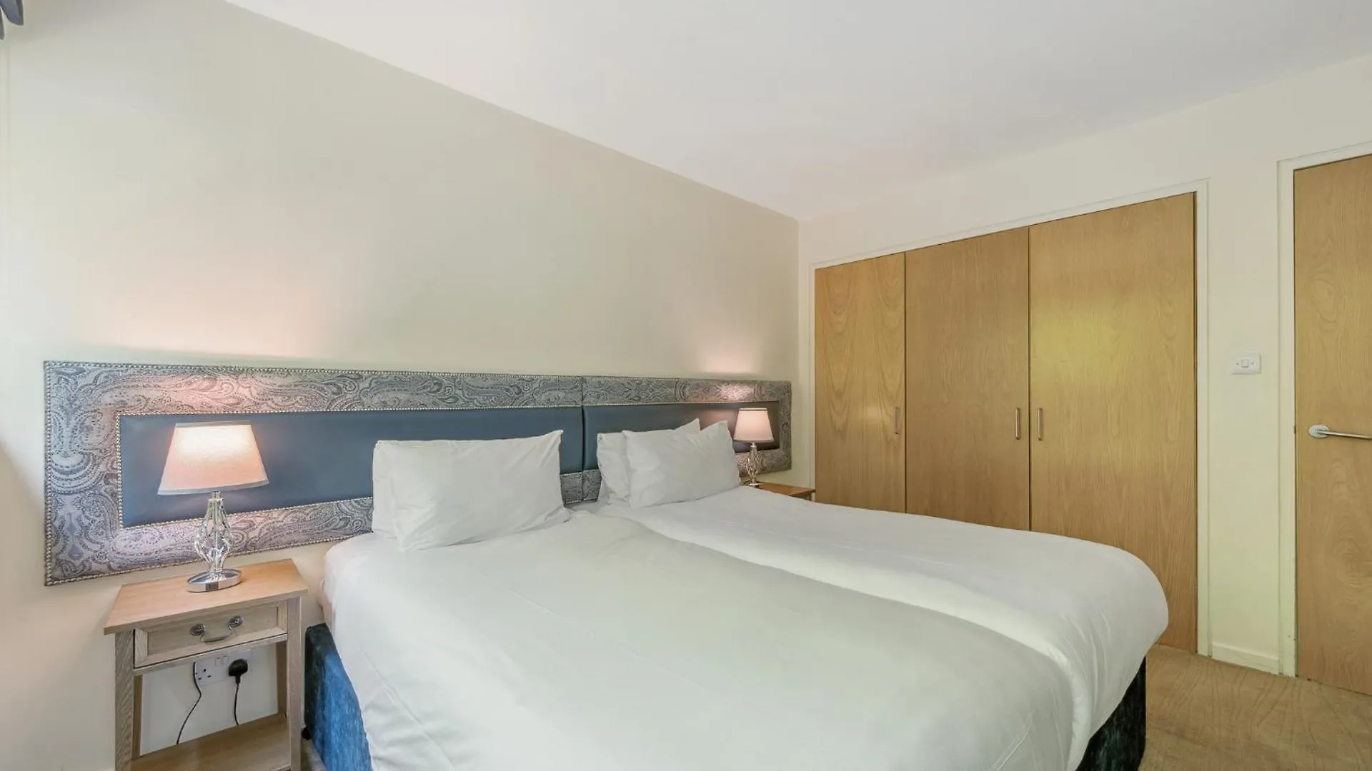 Princes Street Suites Эдинбург 4*,  Великобритания